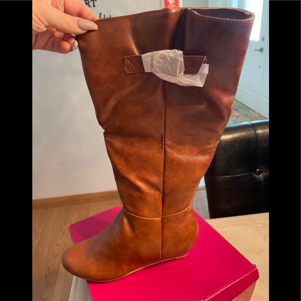 Zip up boot